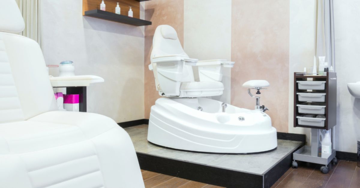 Esthetician Chair: The Essential Tool for Beauty Professionals